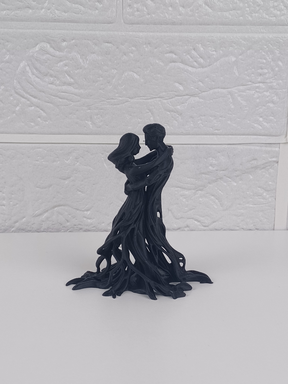 Eternal Embrace Couple Figurine Abstract Tree Root Love Statue Decor (Black)